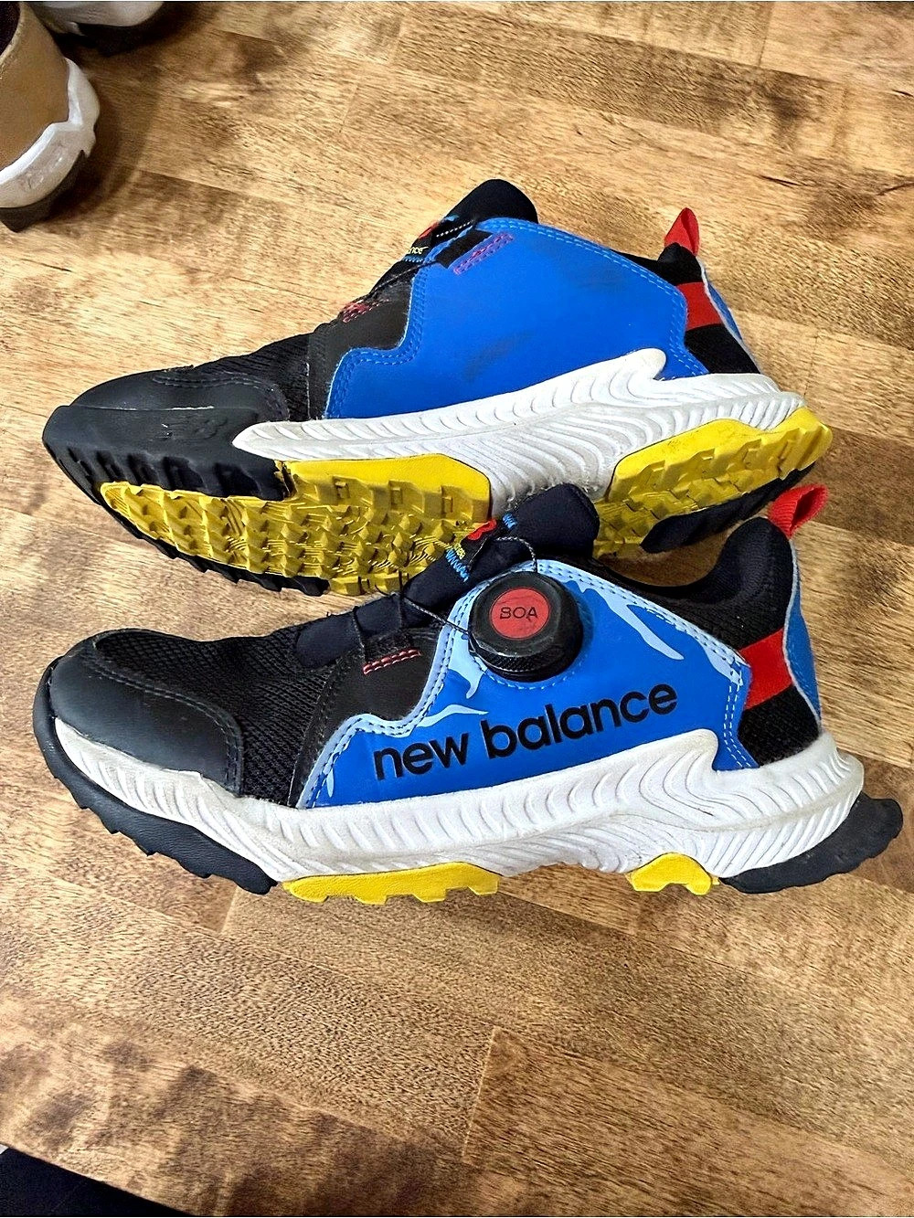 New Balance dynasoft 545 Boys US 2.5 Blue & Black Sneakers